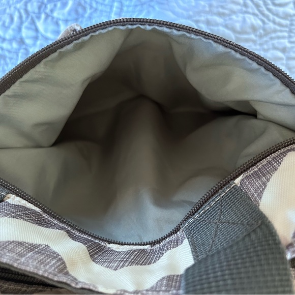 SKIP HOP FASHION DIAPER BAG. ONLY USED OT WHEN WE WENT TO CHURCH~ a few times 😬 - Picture 11 of 15